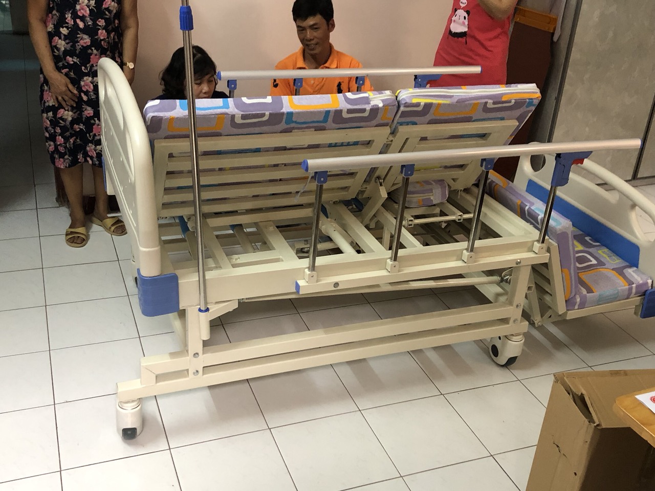 Giường y tế 4 tay quay