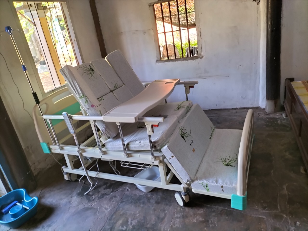 Giường bệnh tay quay