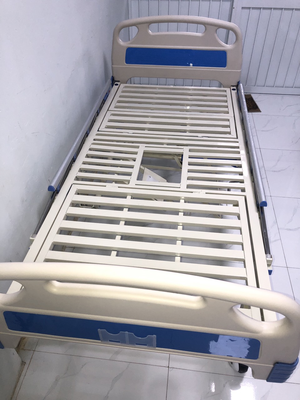 Giường cho người gi&agrave;