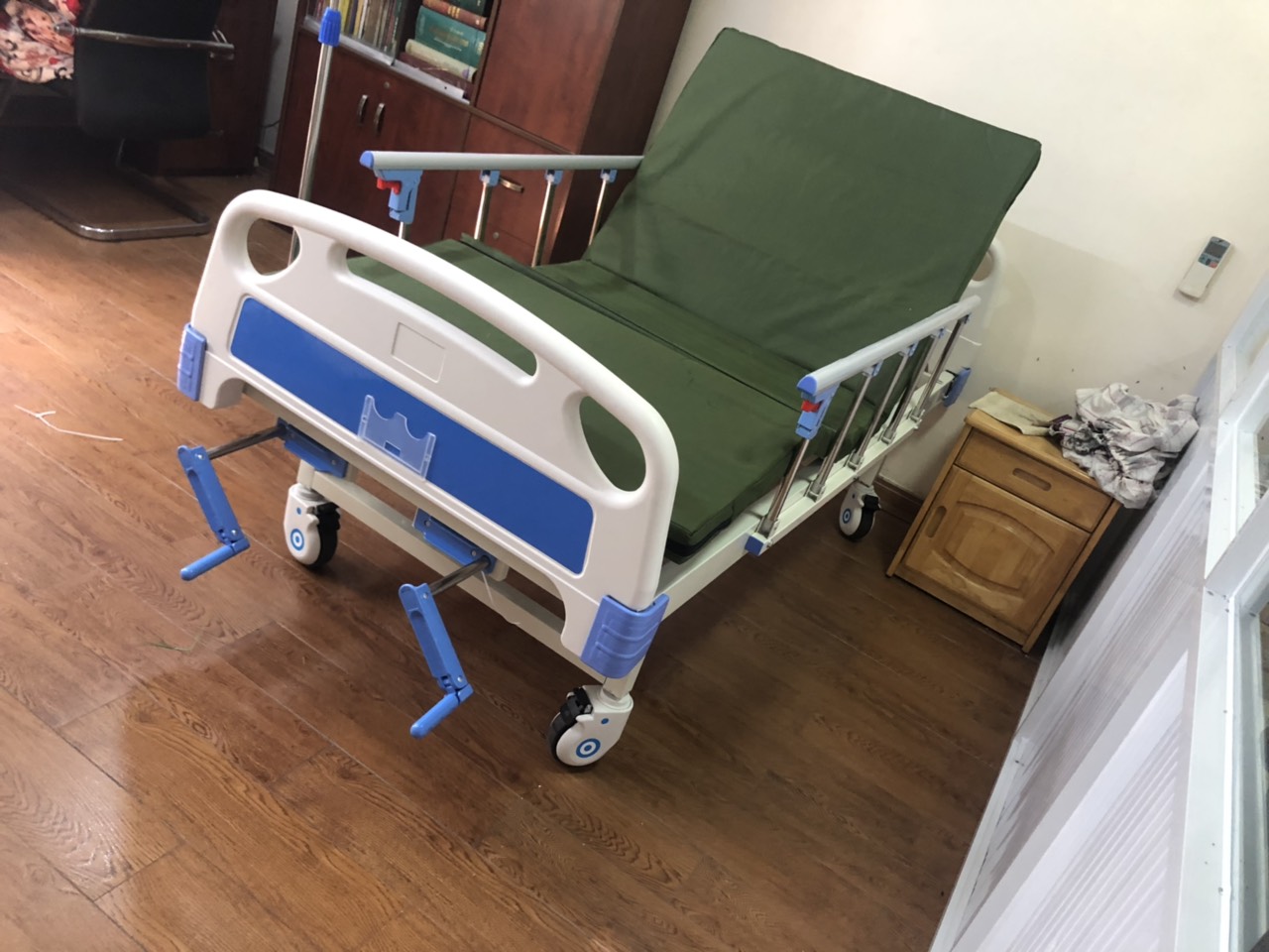 Giường y tế 2 tay quay