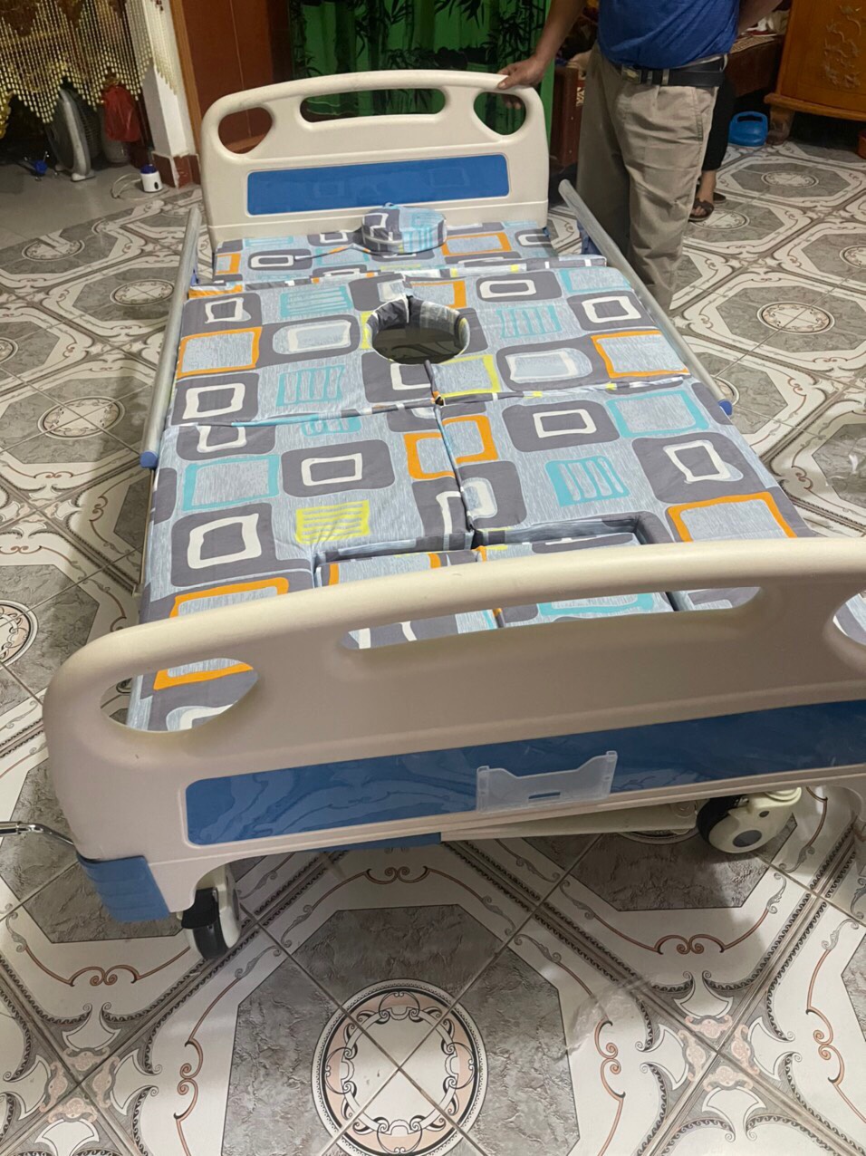 Giường y tế bằng tay quay