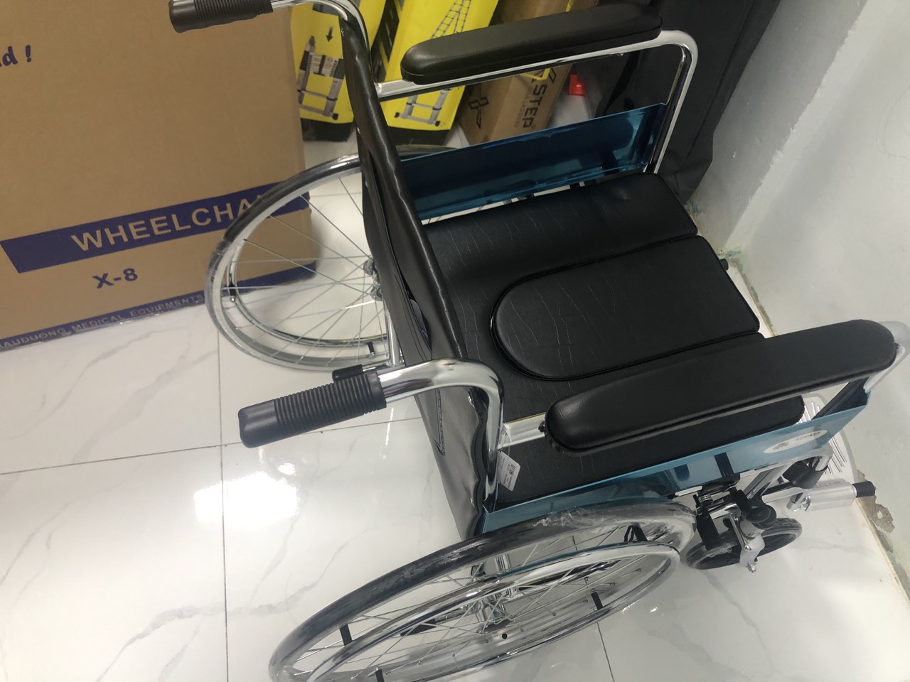 Xe lăn ch&iacute;nh h&atilde;ng