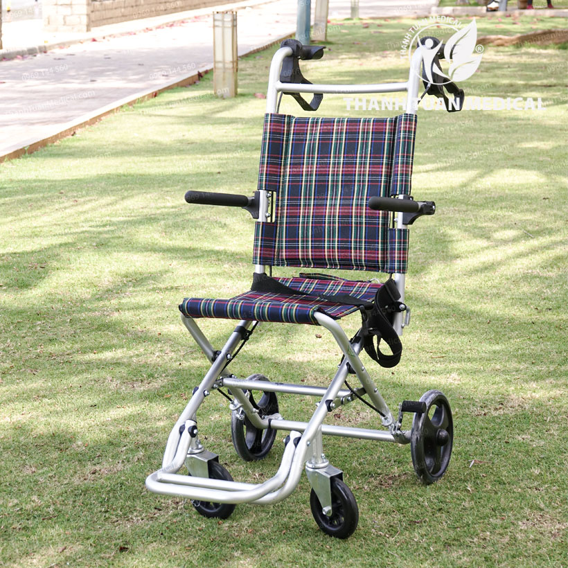 Xe lăn lucass x11 du lịch