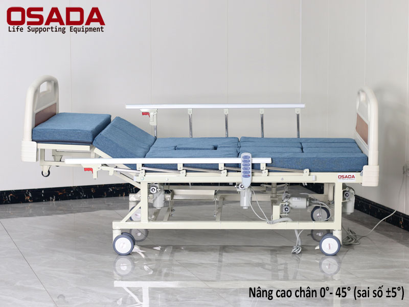 N&acirc;ng ch&acirc;n cho người gi&agrave; khi nằm