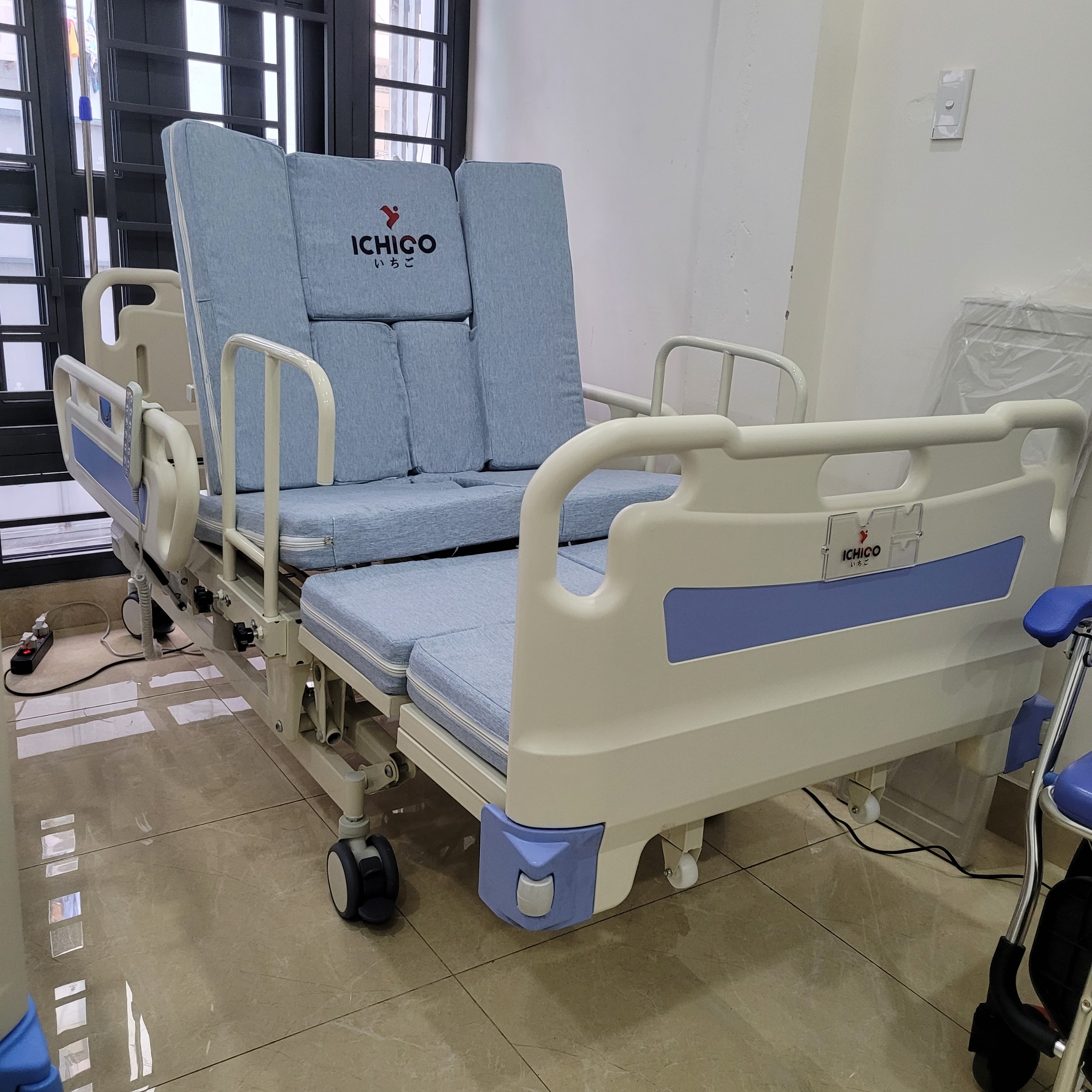 Giường cho người bị liệt osada