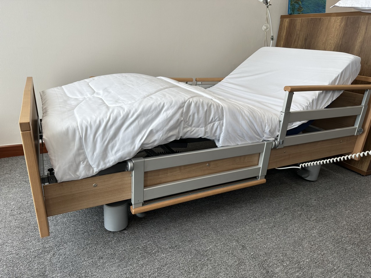 Giường điều dưỡng cho người già IMPULSE 400